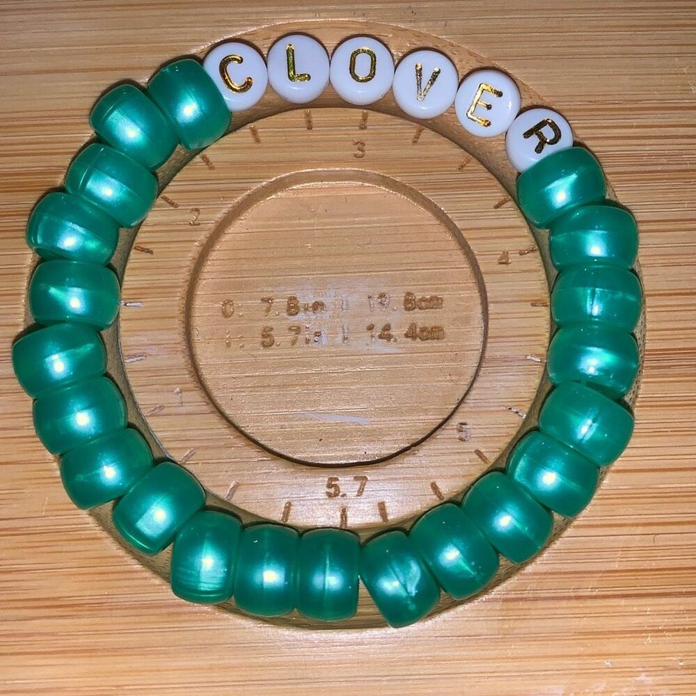 Handmade Strechy‎ Green Pony Bead Plastic Bracelet Clover Green 5.7 Pearlescent